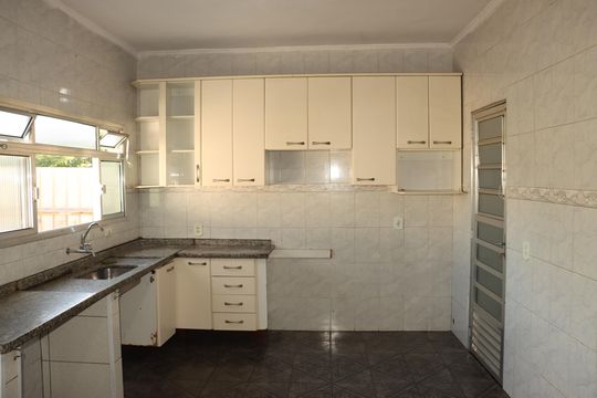 Casa para alugar com 2 quartos, 200m² em Jardim Guairaca, São Paulo