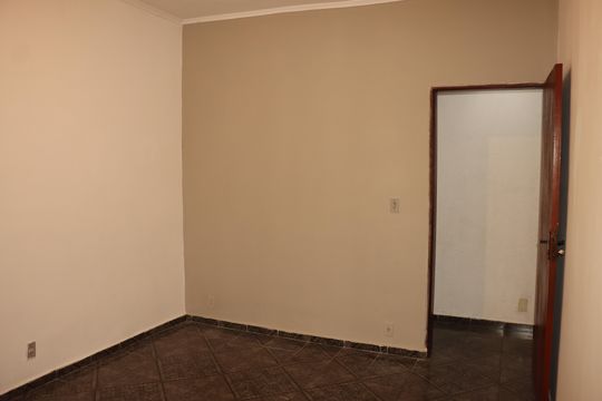Casa para alugar com 2 quartos, 200m² em Jardim Guairaca, São Paulo