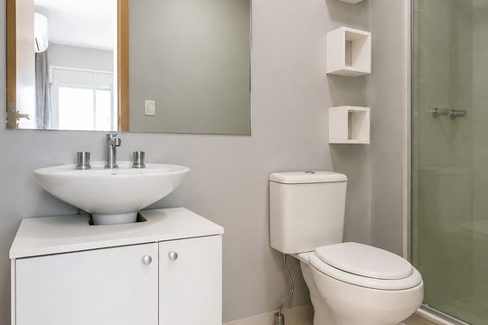 Banheiro 2 de apartamento para alugar com 2 quartos, 55m² em Teresópolis, Porto Alegre