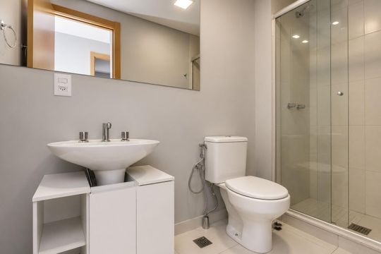 Banheiro 1 de apartamento para alugar com 2 quartos, 55m² em Teresópolis, Porto Alegre