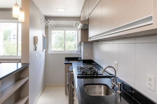 Cozinha de apartamento para alugar com 2 quartos, 55m² em Teresópolis, Porto Alegre