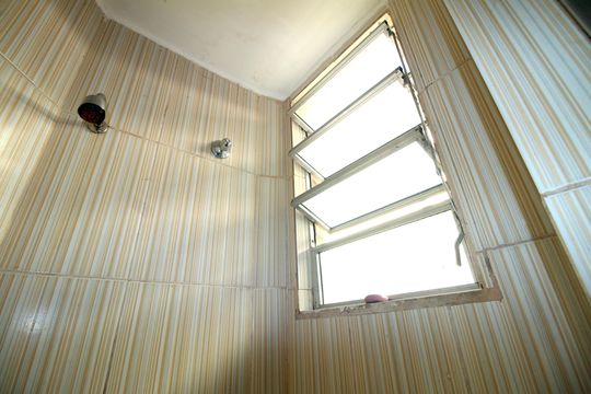 Banheiro de serviço de apartamento à venda com 3 quartos, 111m² em Penha, Rio de Janeiro