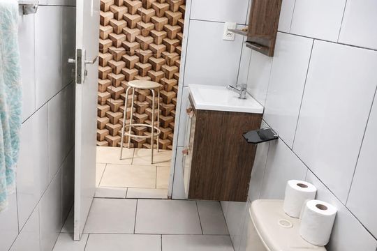 Banheiro de casa para alugar com 2 quartos, 70m² em Santíssimo, Rio de Janeiro