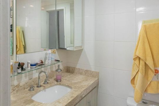 Banheiro da Suíte de apartamento à venda com 3 quartos, 87m² em Vila Progresso, Campinas