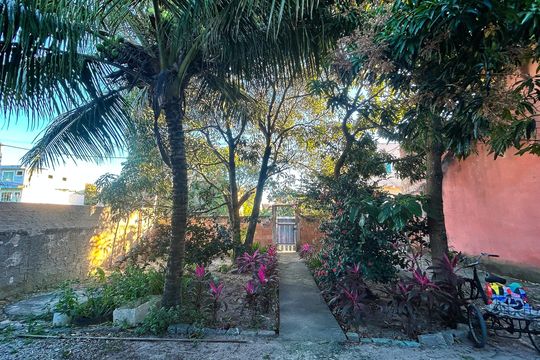 Vista da portao de entrada  de casa para alugar com 2 quartos, 425m² em Extensão do Bosque, Rio das Ostras