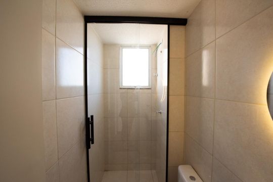 Banheiro de casa de condomínio para alugar com 2 quartos, 50m² em Bairro da Glória, Contagem