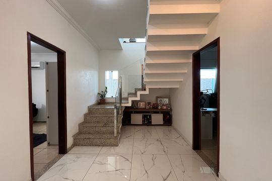 Hall social de casa à venda com 4 quartos, 360m² em Parque Xangri-lá, Contagem