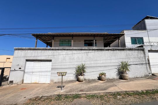 Casa à venda com 4 quartos, 360m² em Parque Xangri-lá, Contagem