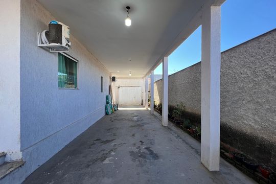 Garagem de casa à venda com 4 quartos, 360m² em Parque Xangri-lá, Contagem
