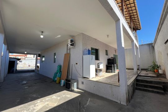 Garagem de casa à venda com 4 quartos, 360m² em Parque Xangri-lá, Contagem