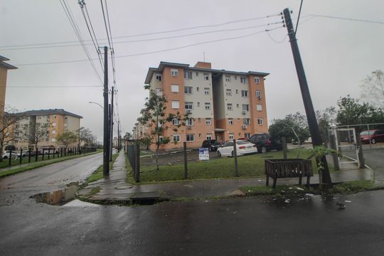 Fachada de apartamento para alugar com 2 quartos, 47m² em Restinga, Porto Alegre
