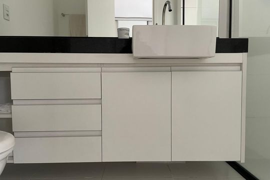 Banheiro de apartamento à venda com 1 quarto, 63m² em Vila Olímpia, São Paulo