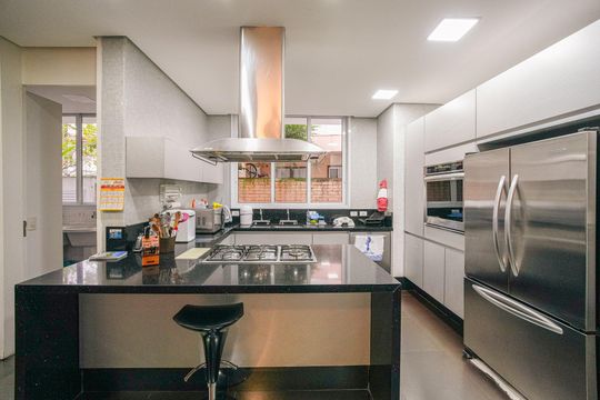 Cozinha de casa de condomínio à venda com 5 quartos, 616m² em Alphaville, Santana de Parnaíba