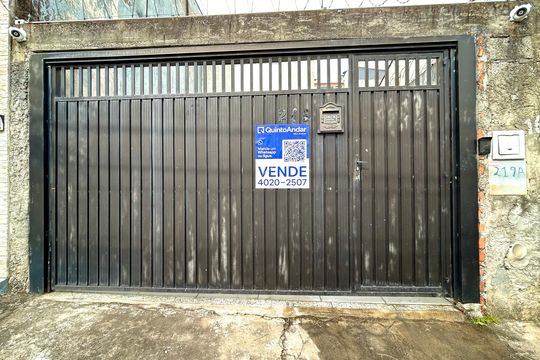 Placa instalada na fachada do imóvel  de casa para alugar com 2 quartos, 125m² em Jardim do Papai, Guarulhos