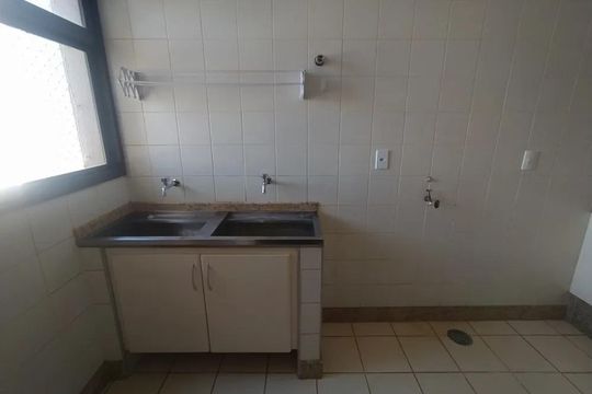 Área de serviço de apartamento para alugar com 4 quartos, 310m² em Osvaldo, Uberlândia