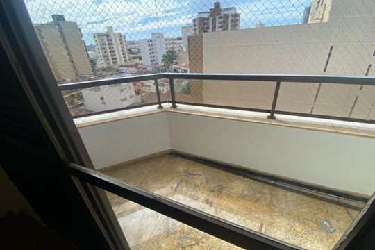 Varanda do Quarto 4 de apartamento para alugar com 4 quartos, 310m² em Osvaldo, Uberlândia