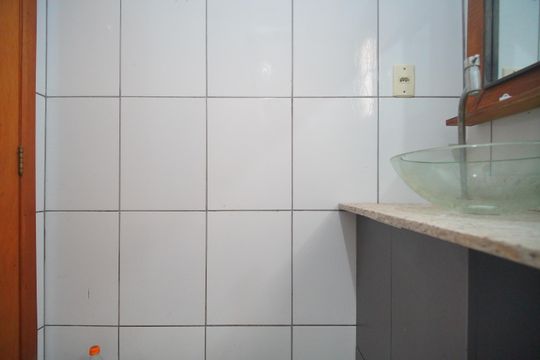banheiro  de casa para alugar com 1 quarto, 50m² em Arroio da Manteiga, São Leopoldo