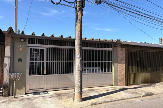 Fachada de casa à venda com 2 quartos, 150m² em Vila Progresso, Santo André
