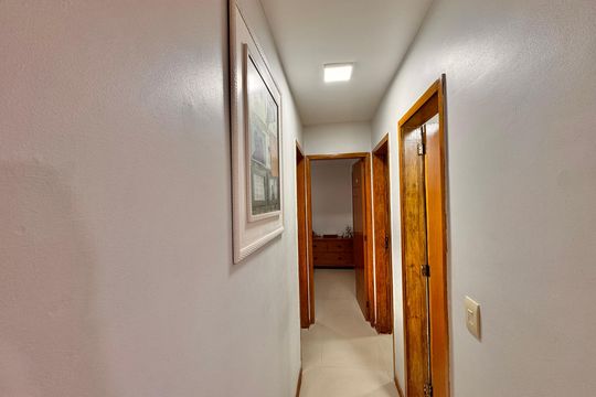 Corredor de apartamento à venda com 3 quartos, 82m² em Recreio dos Bandeirantes, Rio de Janeiro