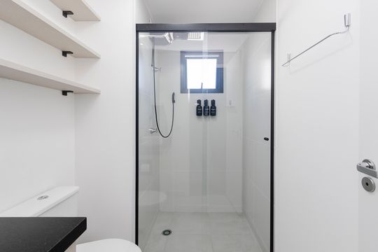 Banheiro de apartamento para alugar com 1 quarto, 30m² em Santo Amaro, São Paulo