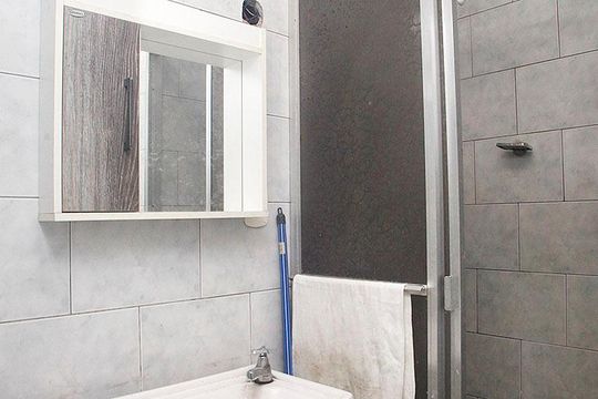 Banheiro social de apartamento à venda com 2 quartos, 88m² em Centro Histórico, Porto Alegre