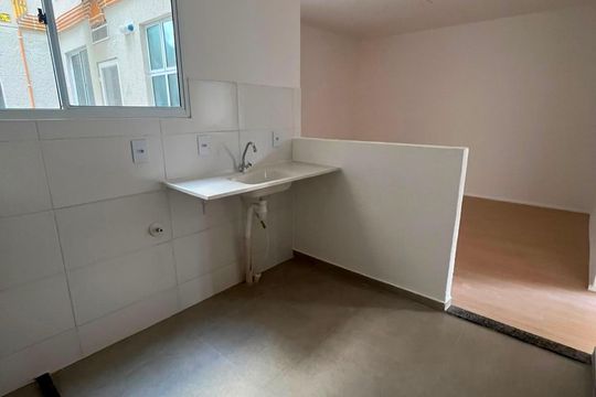 Cozinha de apartamento para alugar com 2 quartos, 46m² em Cabacu, Nova Iguaçu