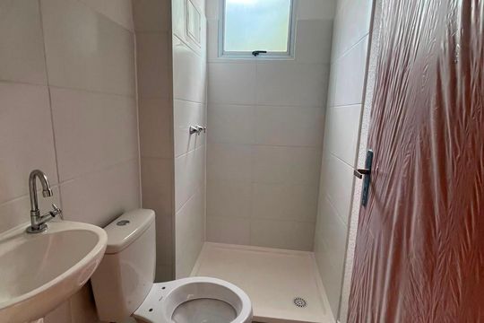 Banheiro de apartamento para alugar com 2 quartos, 46m² em Cabacu, Nova Iguaçu