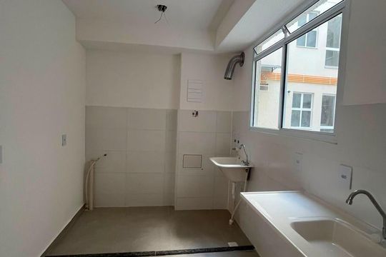 Cozinha de apartamento para alugar com 2 quartos, 46m² em Cabacu, Nova Iguaçu