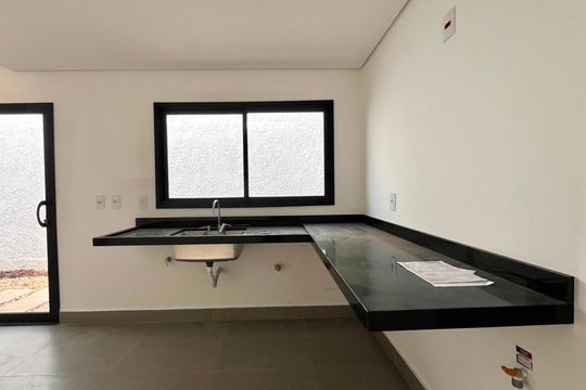 Cozinha de casa de condomínio à venda com 3 quartos, 168m² em Chácara Primavera, Campinas
