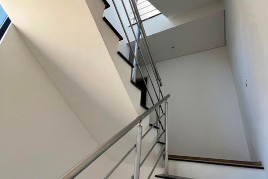 Escada de casa de condomínio para alugar com 3 quartos, 168m² em Chácara Primavera, Campinas