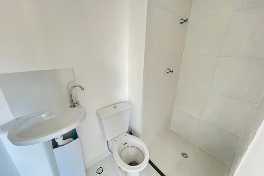 Banheiro de apartamento à venda com 2 quartos, 35m² em Vila Sonia, São Paulo