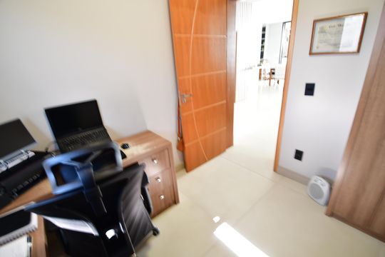 Escritório de casa à venda com 4 quartos, 300m² em Parque Alto Taquaral, Campinas