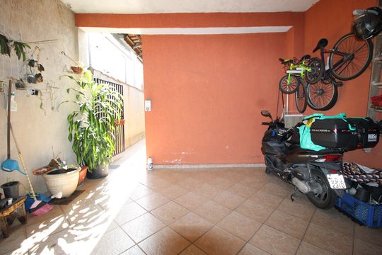 Garagem de casa à venda com 3 quartos, 260m² em Cidade Líder, São Paulo