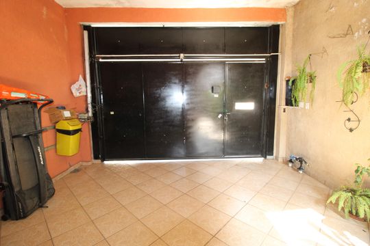 Garagem de casa à venda com 3 quartos, 260m² em Cidade Líder, São Paulo