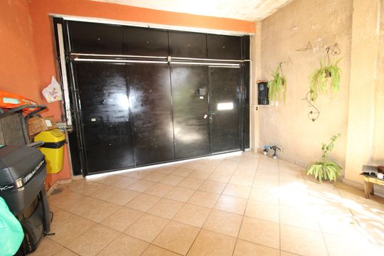 Garagem de casa à venda com 3 quartos, 260m² em Cidade Líder, São Paulo