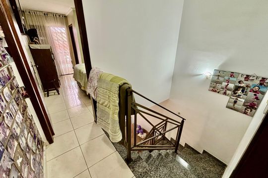 Escada de casa à venda com 2 quartos, 100m² em Jardim Maringa, São Paulo