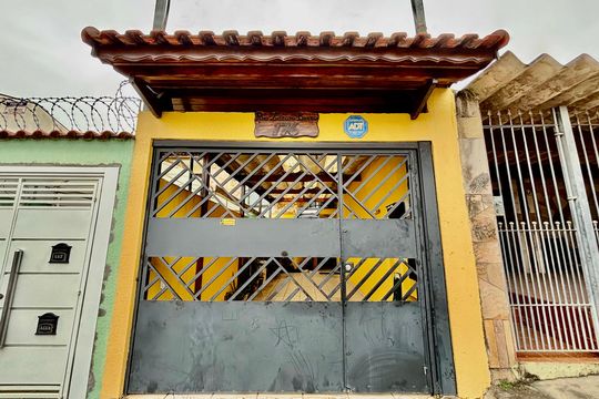 Fachada de casa à venda com 2 quartos, 100m² em Jardim Maringa, São Paulo