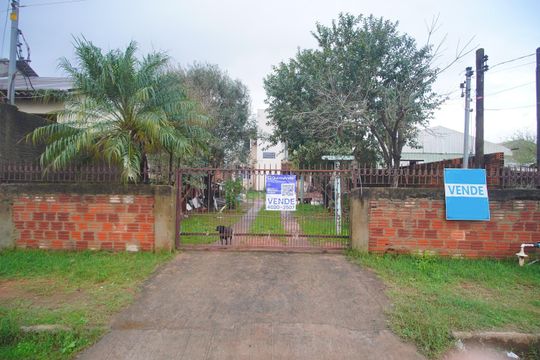 Fachada de casa à venda com 2 quartos, 90m² em Vicentina, São Leopoldo