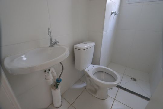 Banheiro social de apartamento à venda com 2 quartos, 42m² em Cidade São Mateus, São Paulo