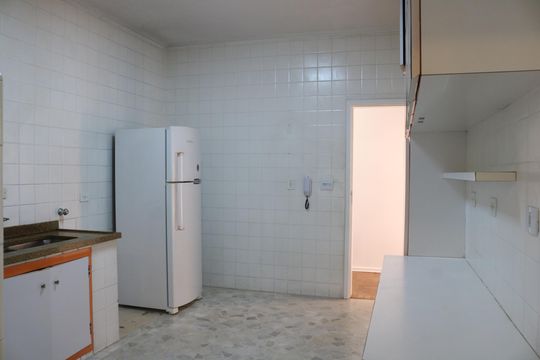 Cozinha de apartamento para alugar com 3 quartos, 140m² em Perdizes, São Paulo