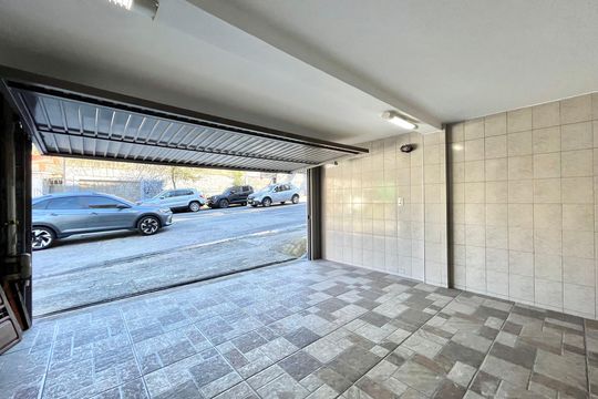Garagem de casa à venda com 3 quartos, 154m² em Jabaquara, São Paulo