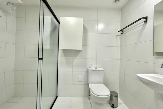Banheiro de kitnet/studio para alugar com 1 quarto, 30m² em Vila Clementino, São Paulo