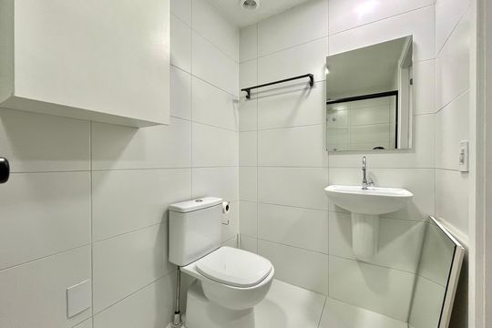 Banheiro de kitnet/studio à venda com 1 quarto, 30m² em Vila Clementino, São Paulo