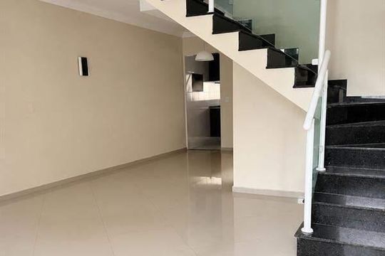 Casa à venda com 3 quartos, 160m² em Vila Frugoli, São Paulo