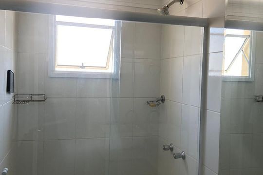Banheiro de apartamento à venda com 2 quartos, 65m² em Vila Industrial (Campinas), Campinas