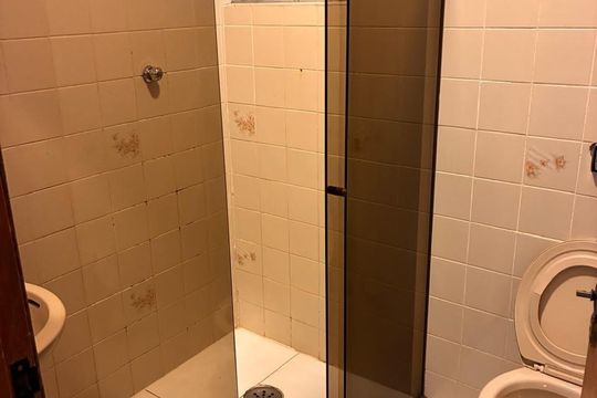 Banheiro de apartamento para alugar com 1 quarto, 55m² em Canto do Forte, Praia Grande