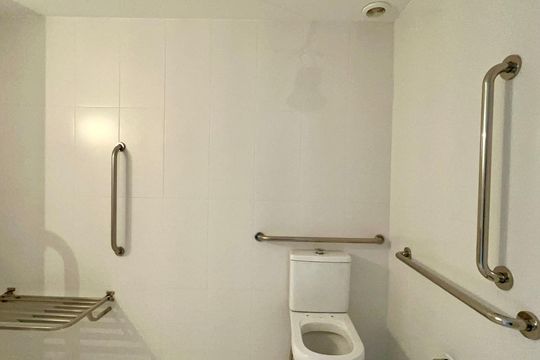 Banheiro de kitnet/studio para alugar com 1 quarto, 28m² em Perdizes, São Paulo