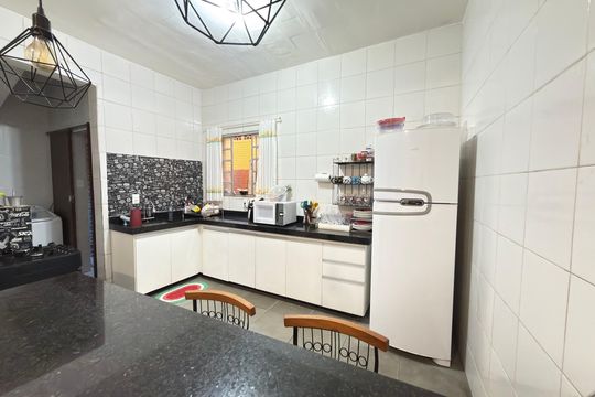 Cozinha e Área de Serviço de casa para alugar com 3 quartos, 65m² em Bela Vista, Contagem