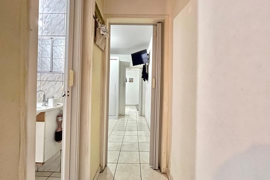 Corredor Casa 1 de casa à venda com 5 quartos, 250m² em Cidade Ademar, São Paulo
