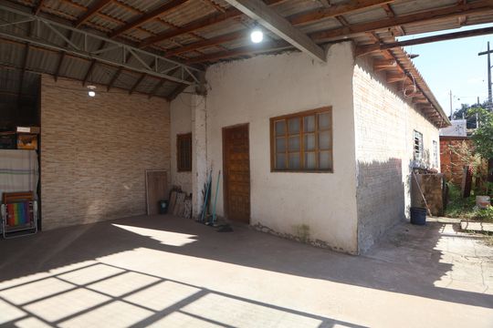 Quintal de casa à venda com 3 quartos, 150m² em Guajuviras, Canoas